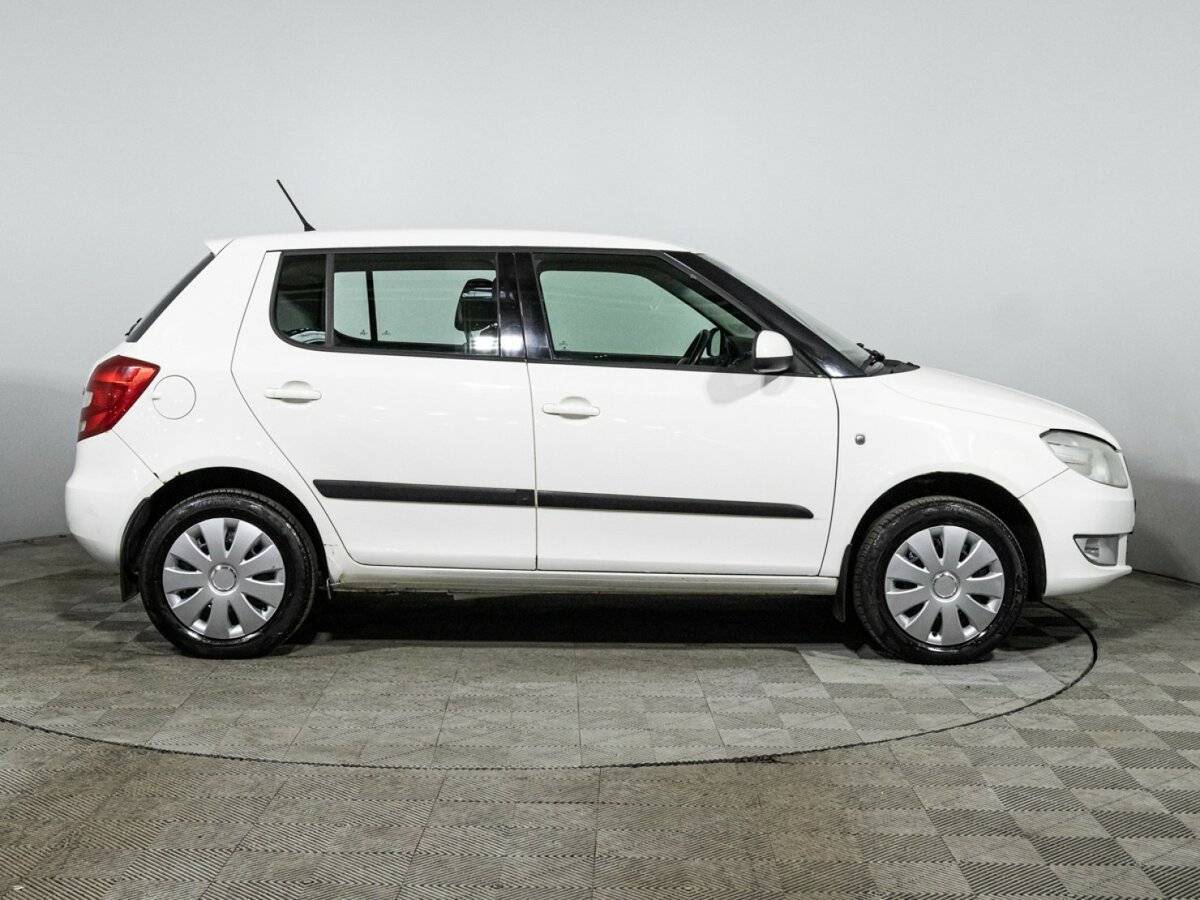 Skoda Fabia с пробегом — 2011 год. Фото: #3