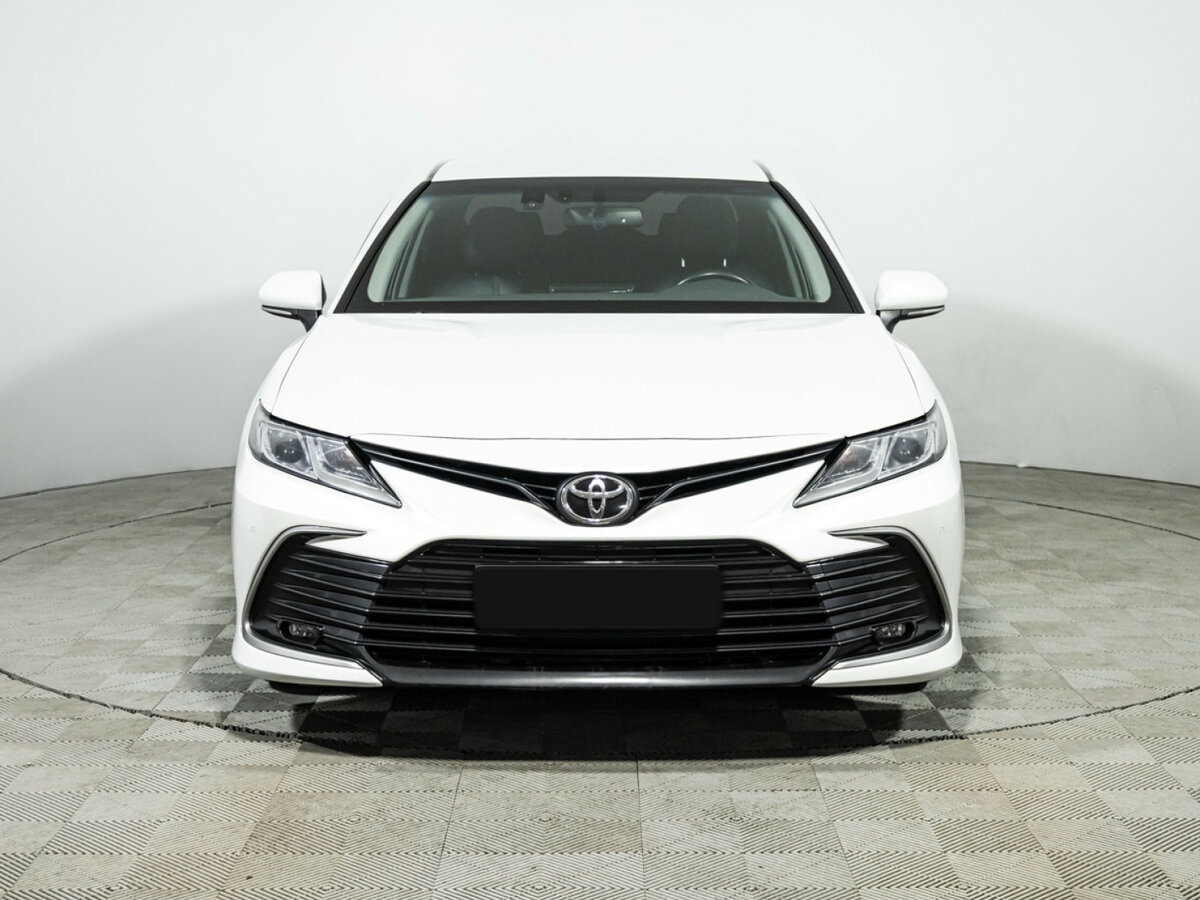 Toyota Camry с пробегом — 2021 год. Фото: #1