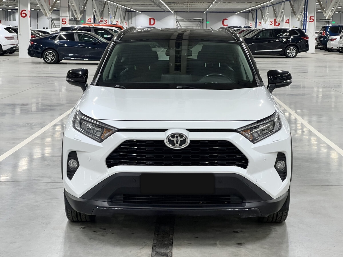 Toyota RAV4 с пробегом — 2021 год. Фото: #1