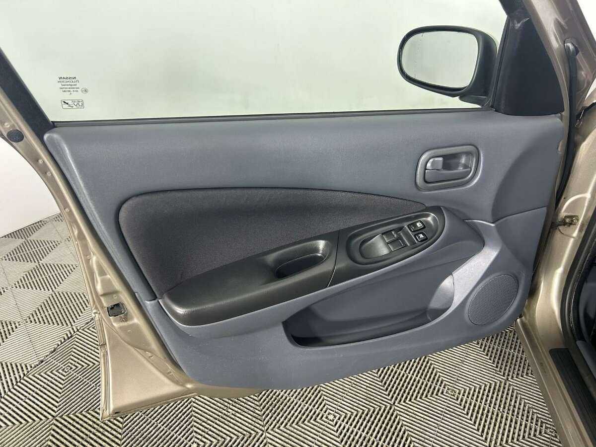 Nissan Almera с пробегом — 2005 год. Фото: #7