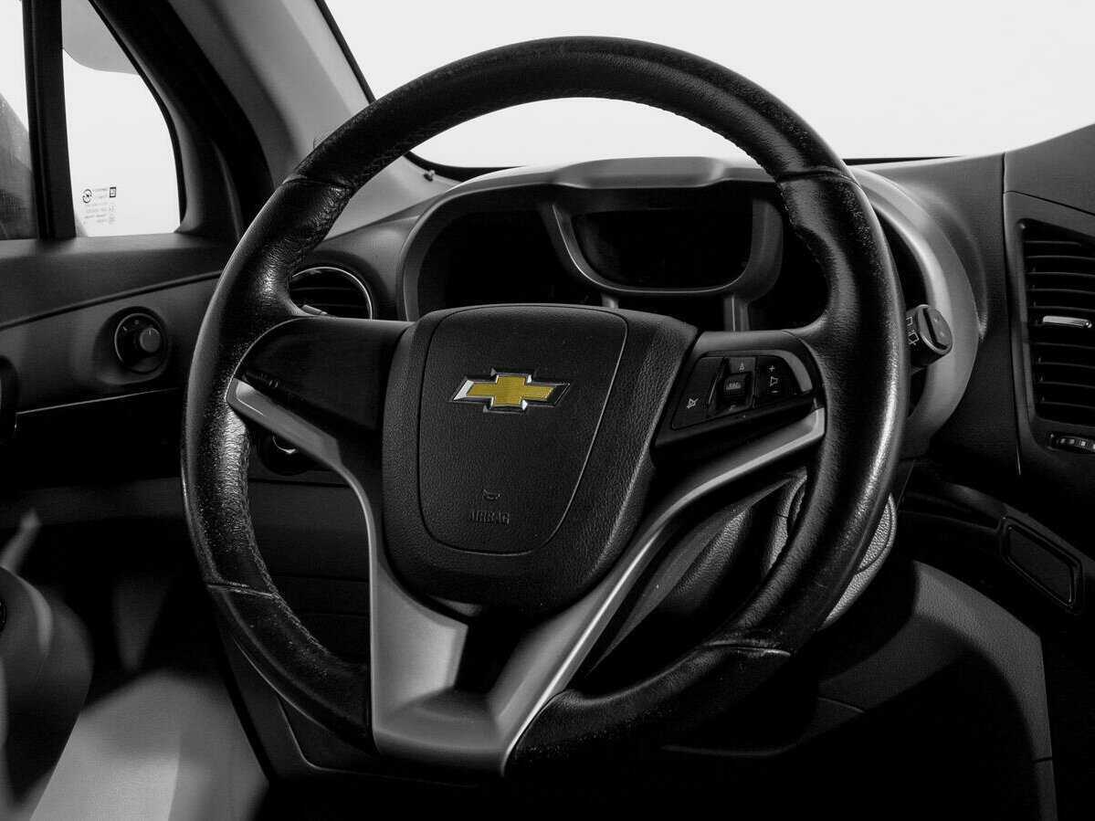 Chevrolet Orlando с пробегом — 2014 год. Фото: #13