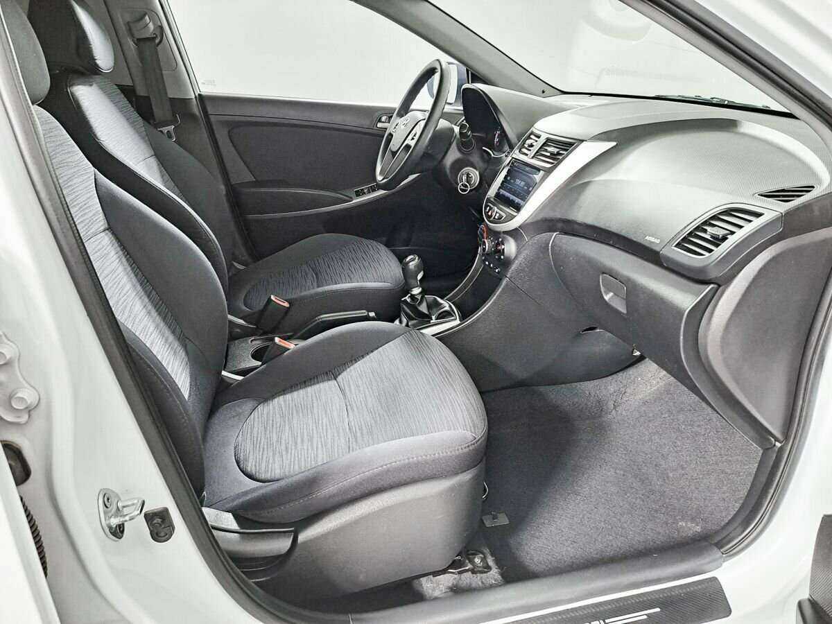 Hyundai Solaris с пробегом — 2016 год. Фото: #6