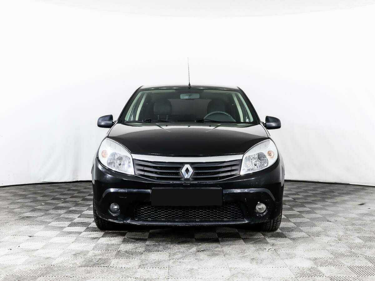 Renault Sandero с пробегом — 2011 год. Фото: #1