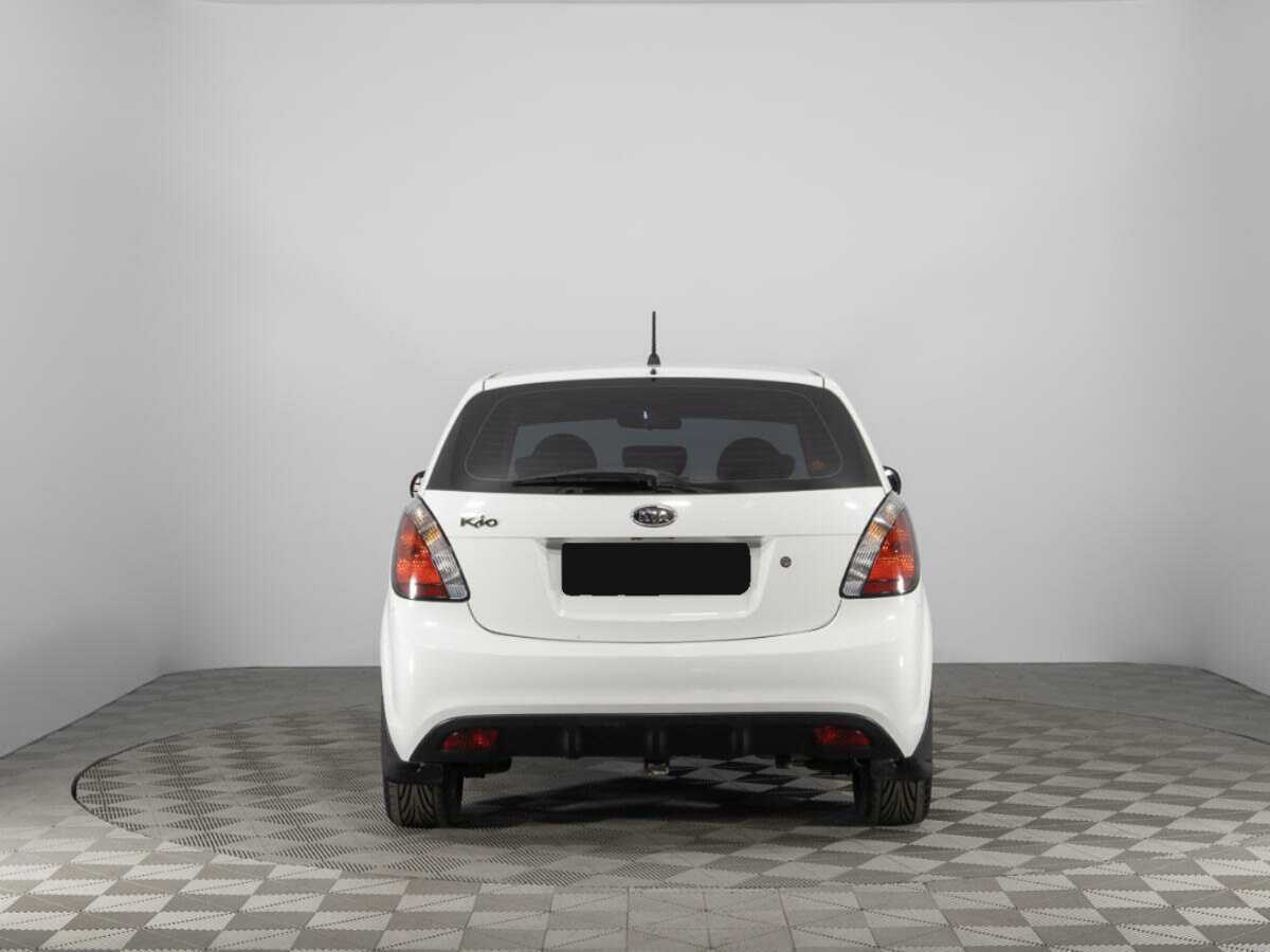 Kia Rio с пробегом — 2011 год. Фото: #5