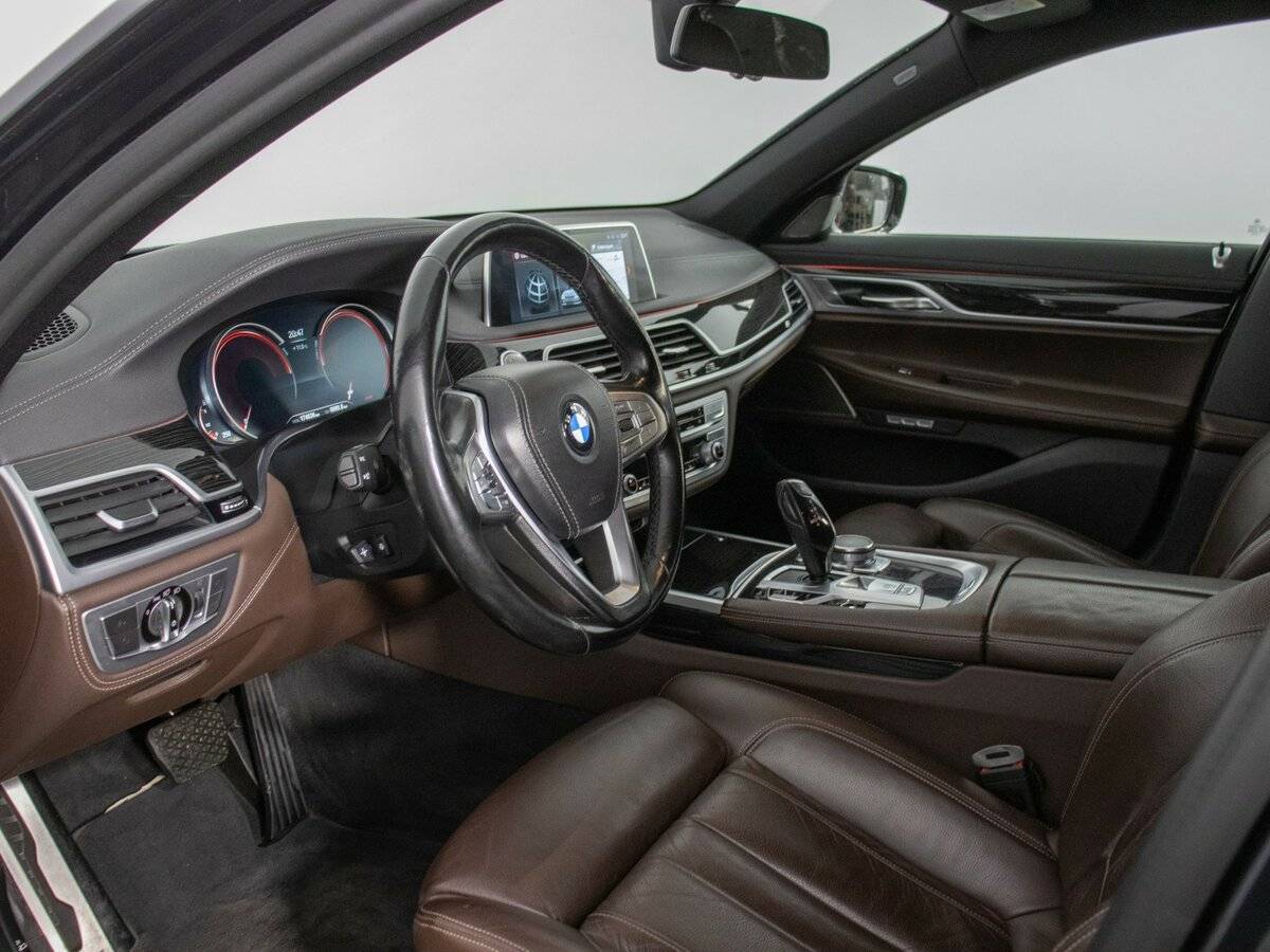 BMW 7 серии с пробегом — 2017 год. Фото: #10