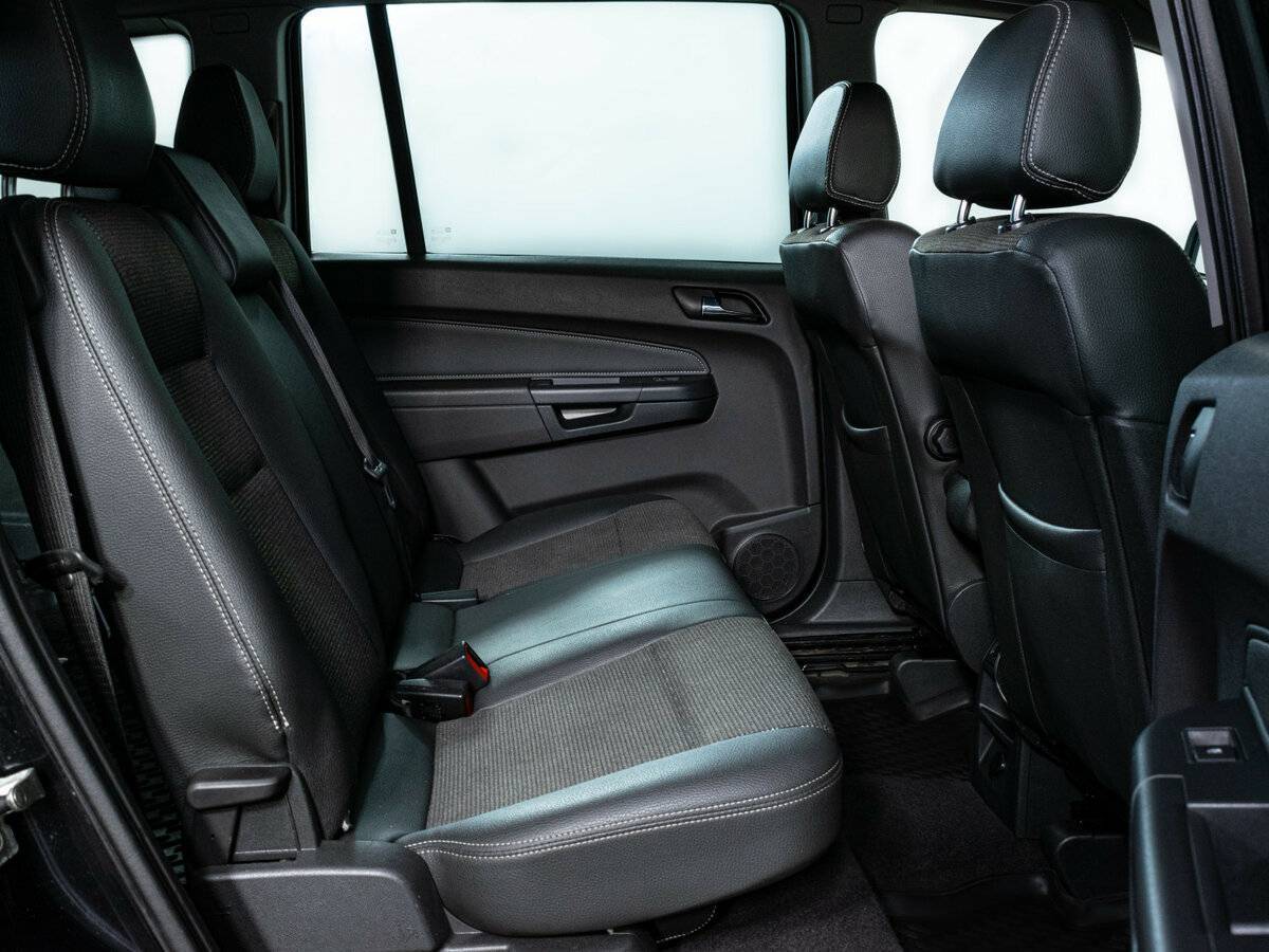 Opel Zafira с пробегом — 2010 год. Фото: #11