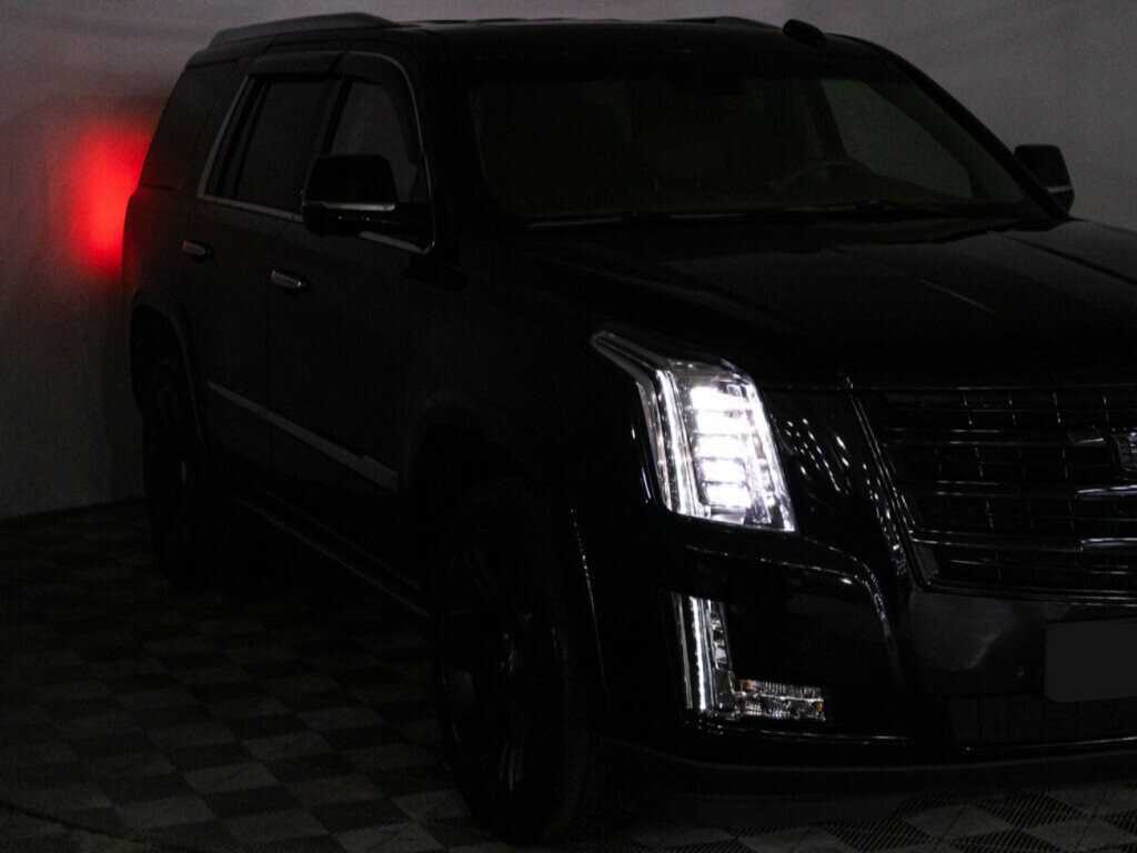 Cadillac Escalade с пробегом — 2015 год. Фото: #39