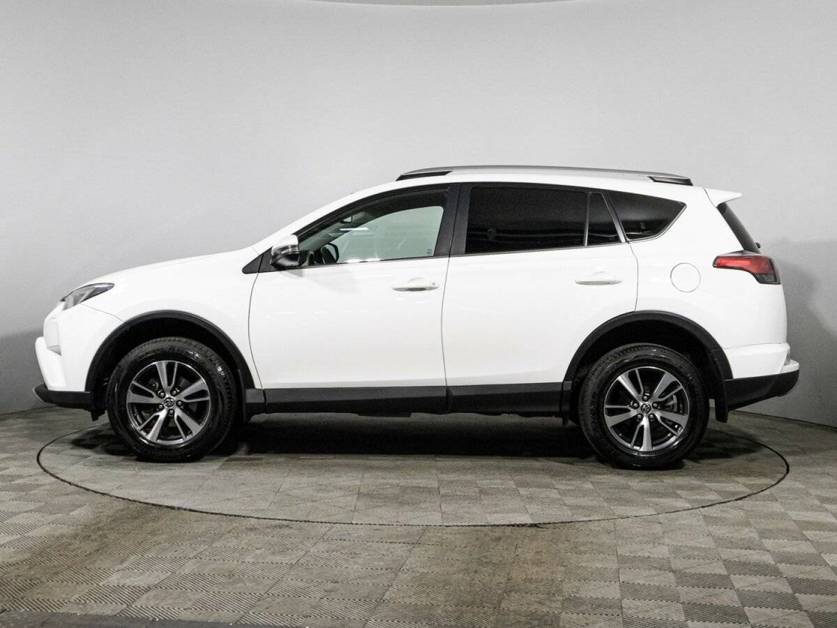 Toyota RAV4 с пробегом — 2019 год. Фото: #7