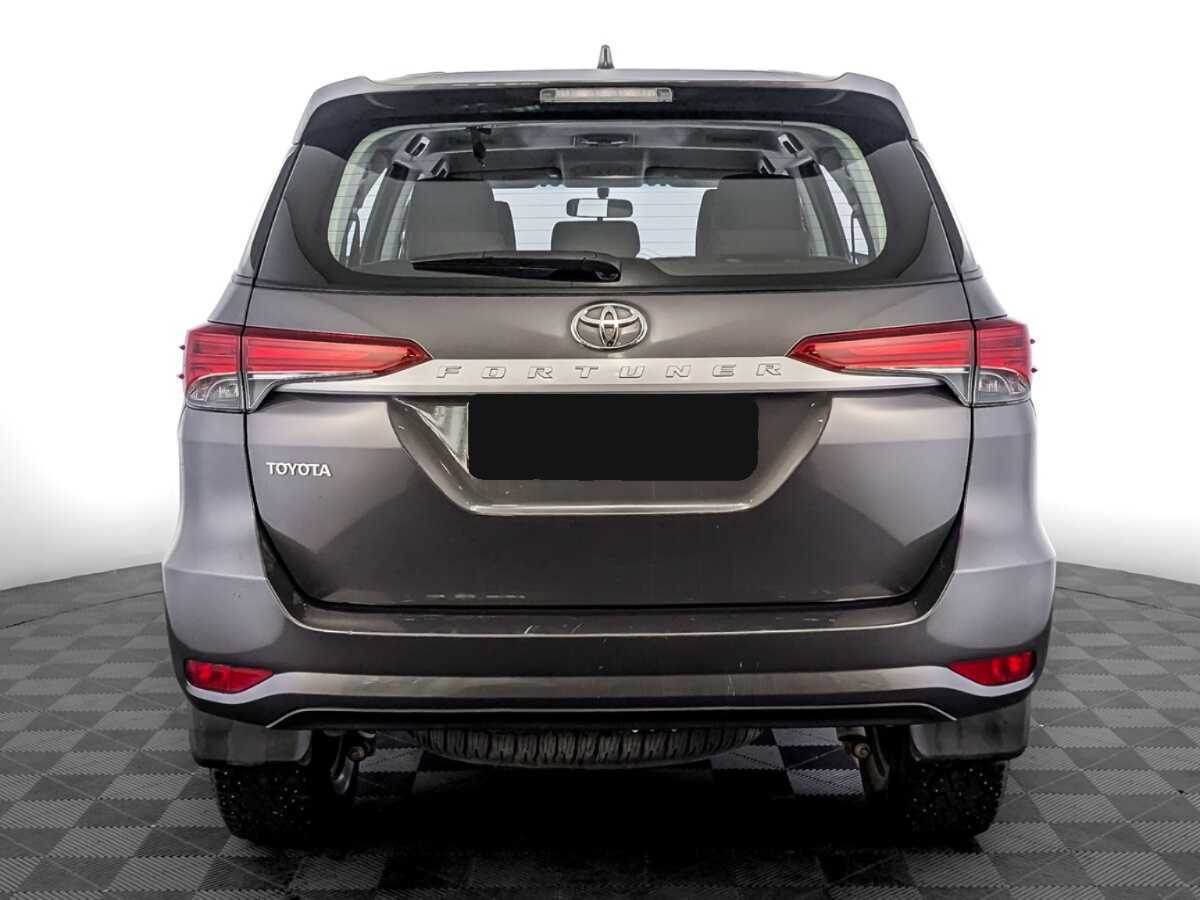 Toyota Fortuner с пробегом — 2019 год. Фото: #5