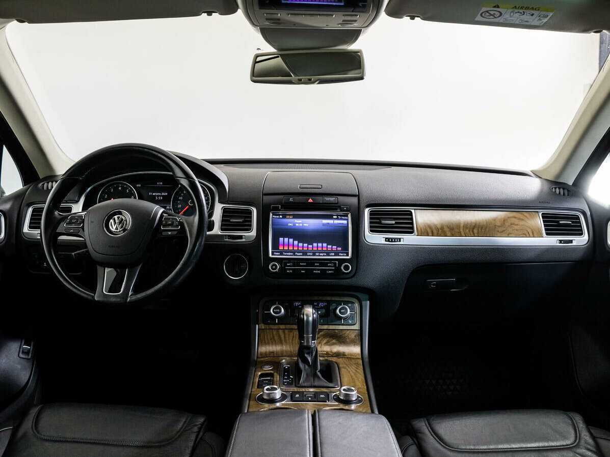 Volkswagen Touareg с пробегом — 2015 год. Фото: #7