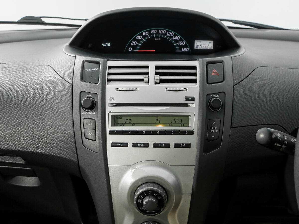 Toyota Vitz с пробегом — 2005 год. Фото: #14
