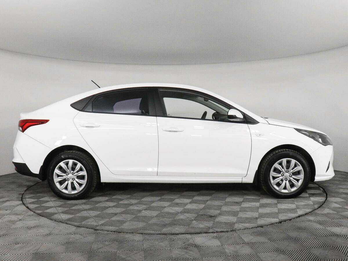 Hyundai Solaris с пробегом — 2021 год. Фото: #3