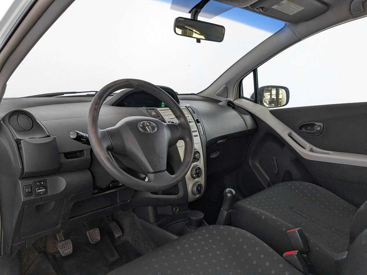 Toyota Yaris с пробегом — 2007 год. Фото: #13
