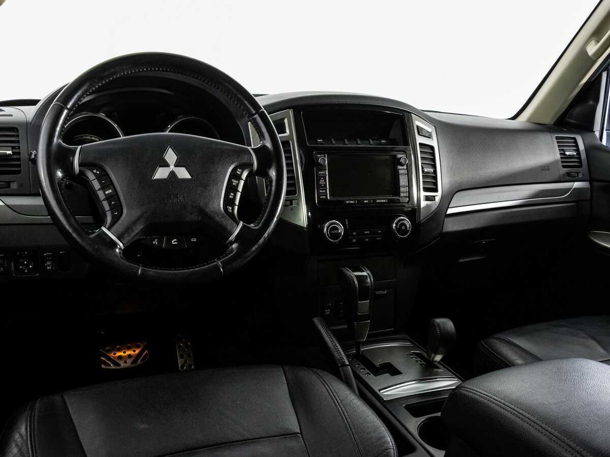 Mitsubishi Pajero с пробегом — 2014 год. Фото: #8