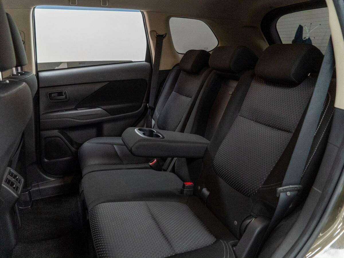 Mitsubishi Outlander с пробегом — 2018 год. Фото: #6