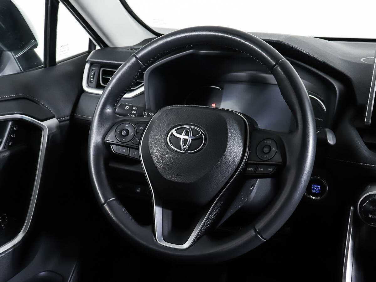 Toyota RAV4 с пробегом — 2020 год. Фото: #14
