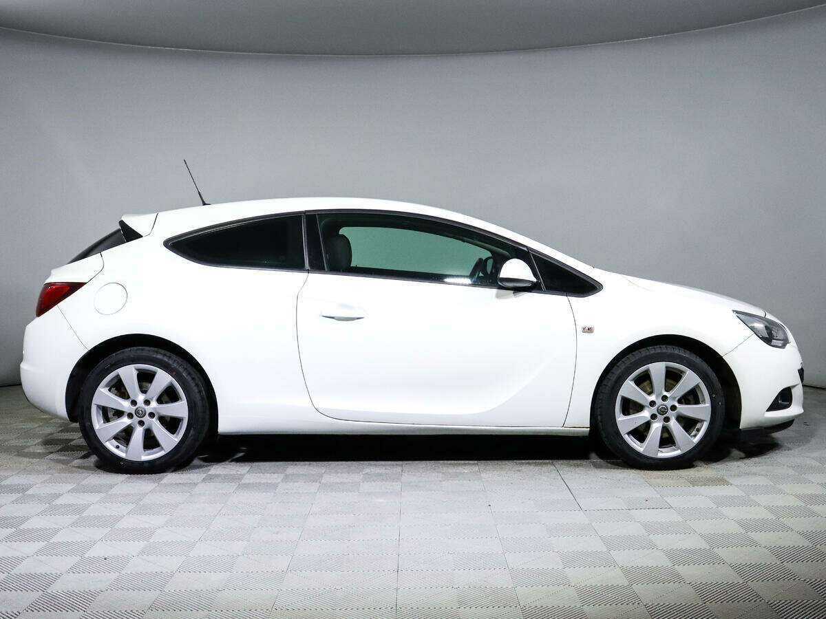 Opel Astra с пробегом — 2013 год. Фото: #3