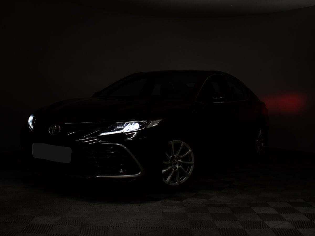 Toyota Camry с пробегом — 2021 год. Фото: #1