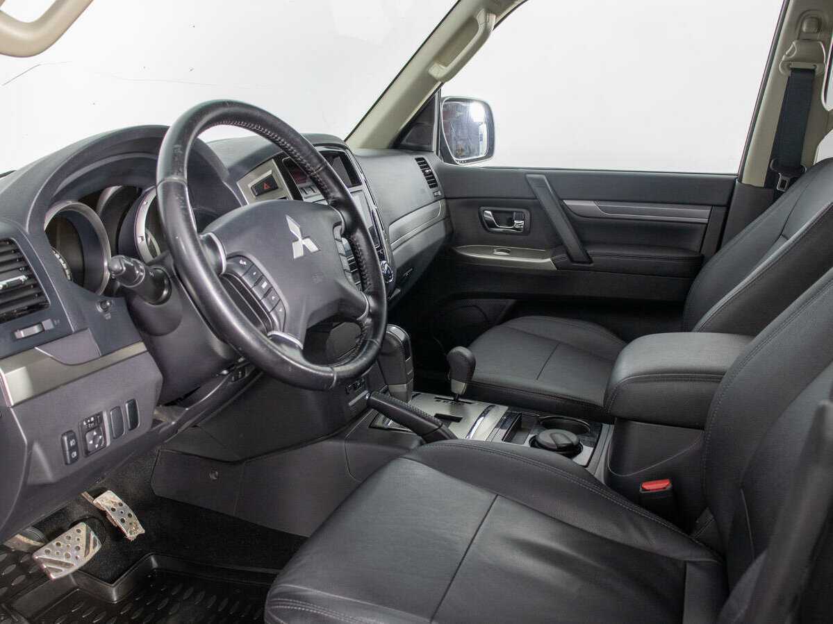 Mitsubishi Pajero с пробегом — 2017 год. Фото: #10