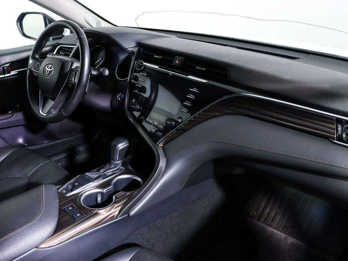 Toyota Camry с пробегом — 2019 год. Фото: #6