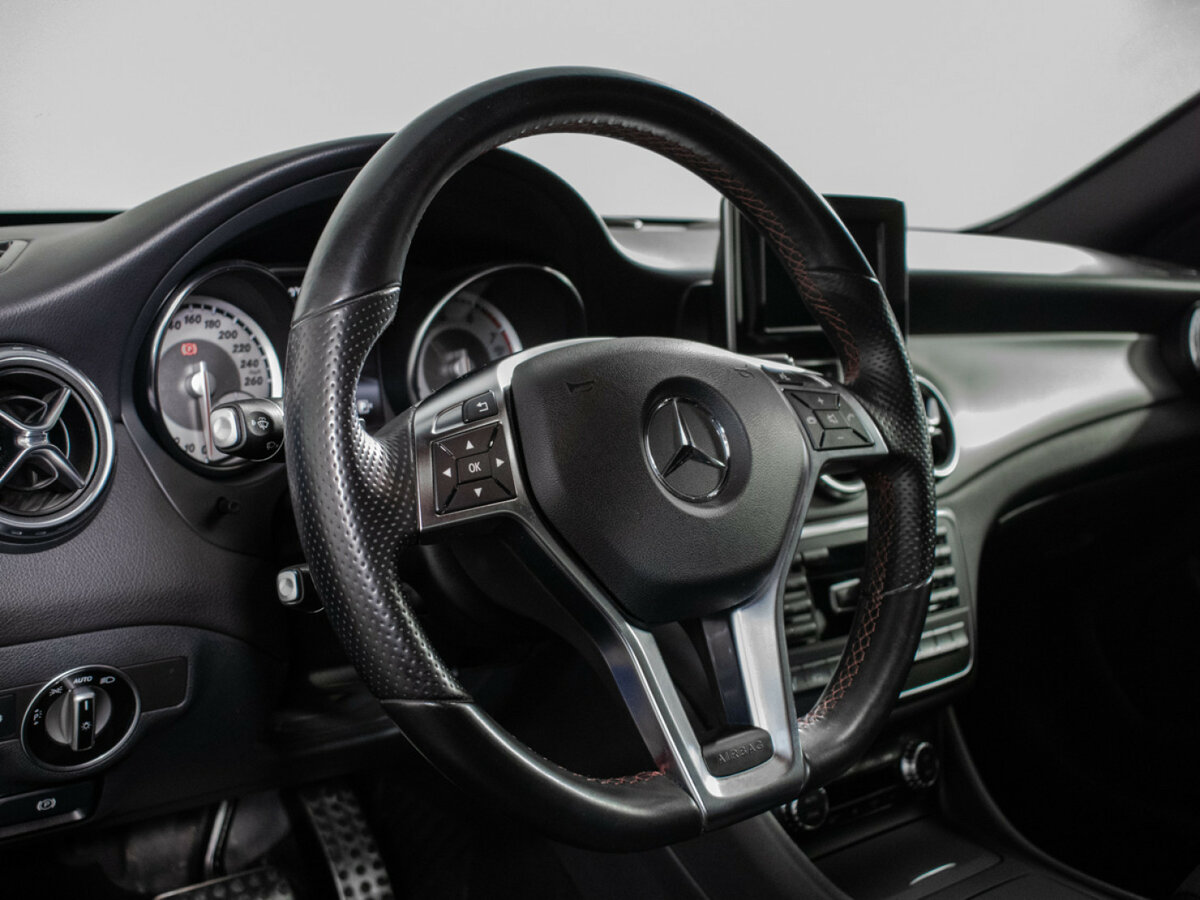 Mercedes-Benz GLA с пробегом — 2015 год. Фото: #12