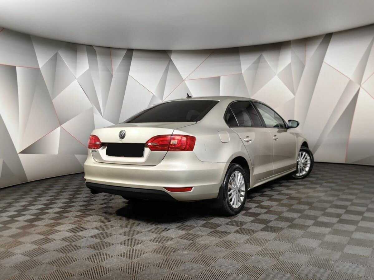 Volkswagen Jetta с пробегом — 2012 год. Фото: #1