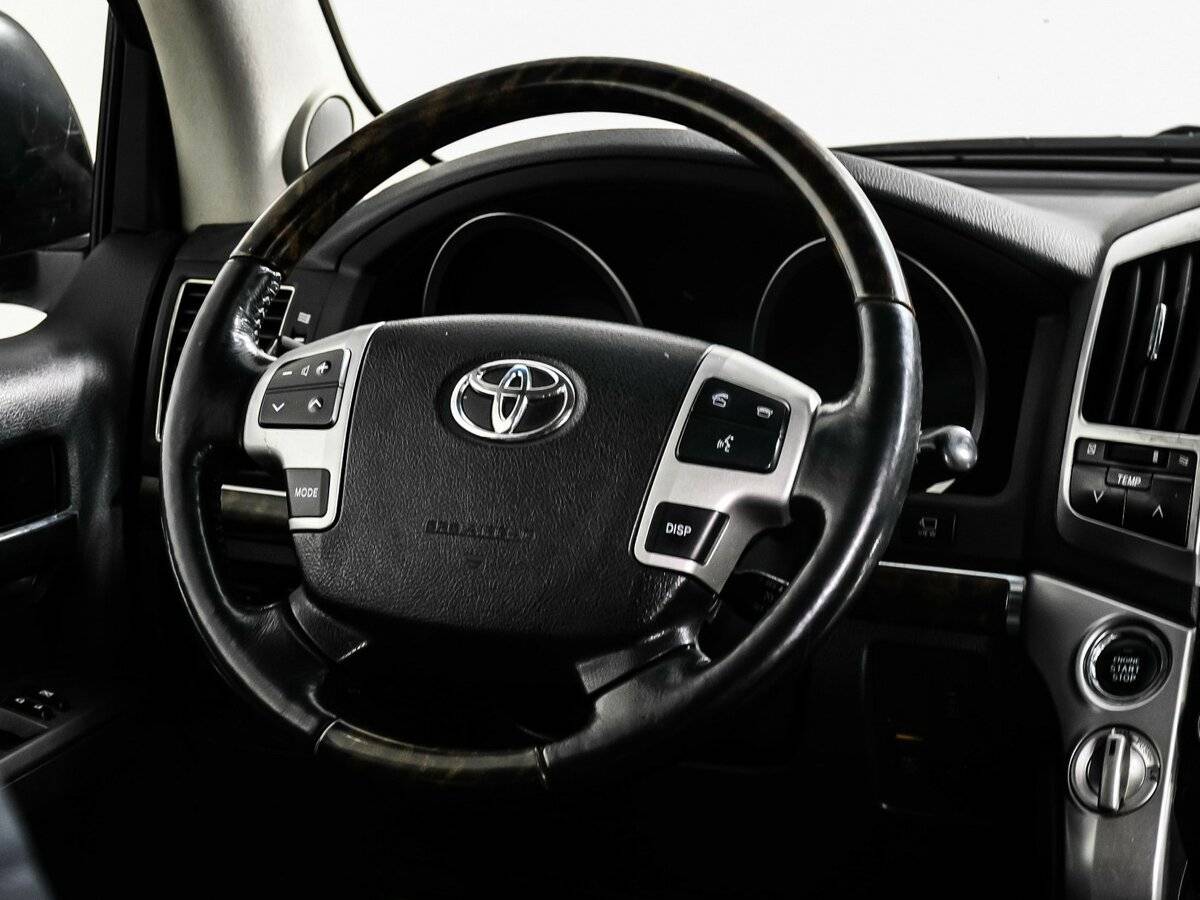 Toyota Land Cruiser с пробегом — 2015 год. Фото: #11