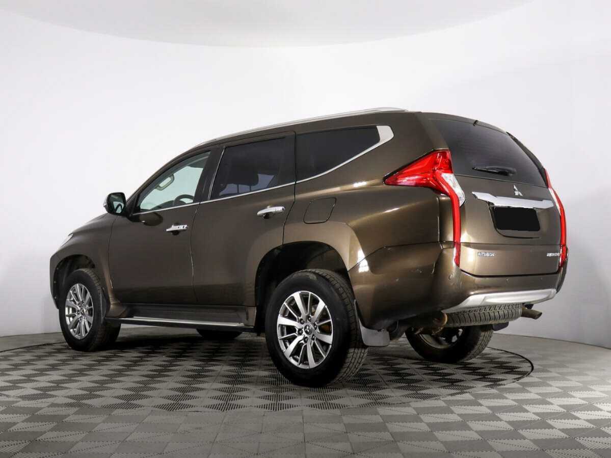 Mitsubishi Pajero Sport с пробегом — 2017 год. Фото: #6