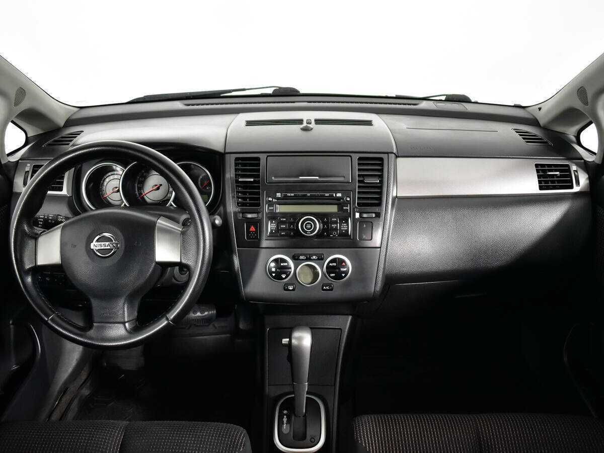 Nissan Tiida с пробегом — 2011 год. Фото: #11