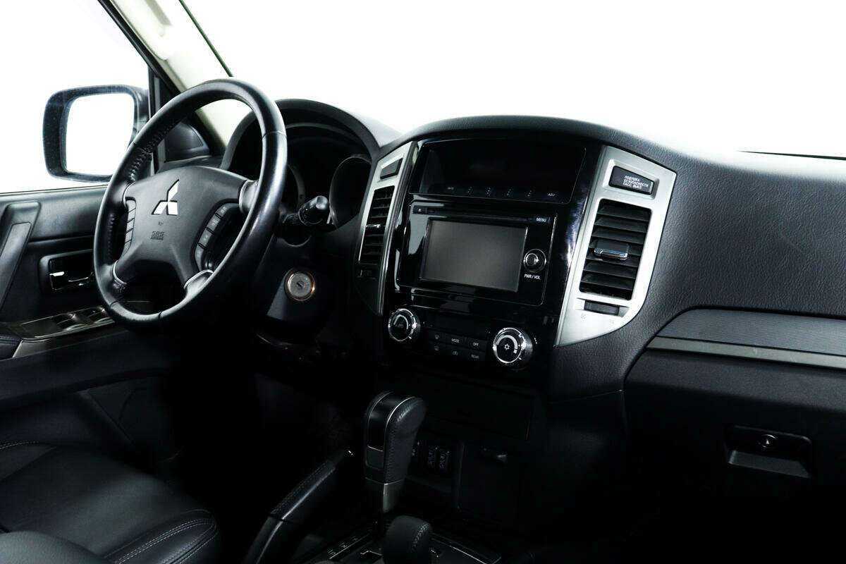 Mitsubishi Pajero с пробегом — 2018 год. Фото: #7