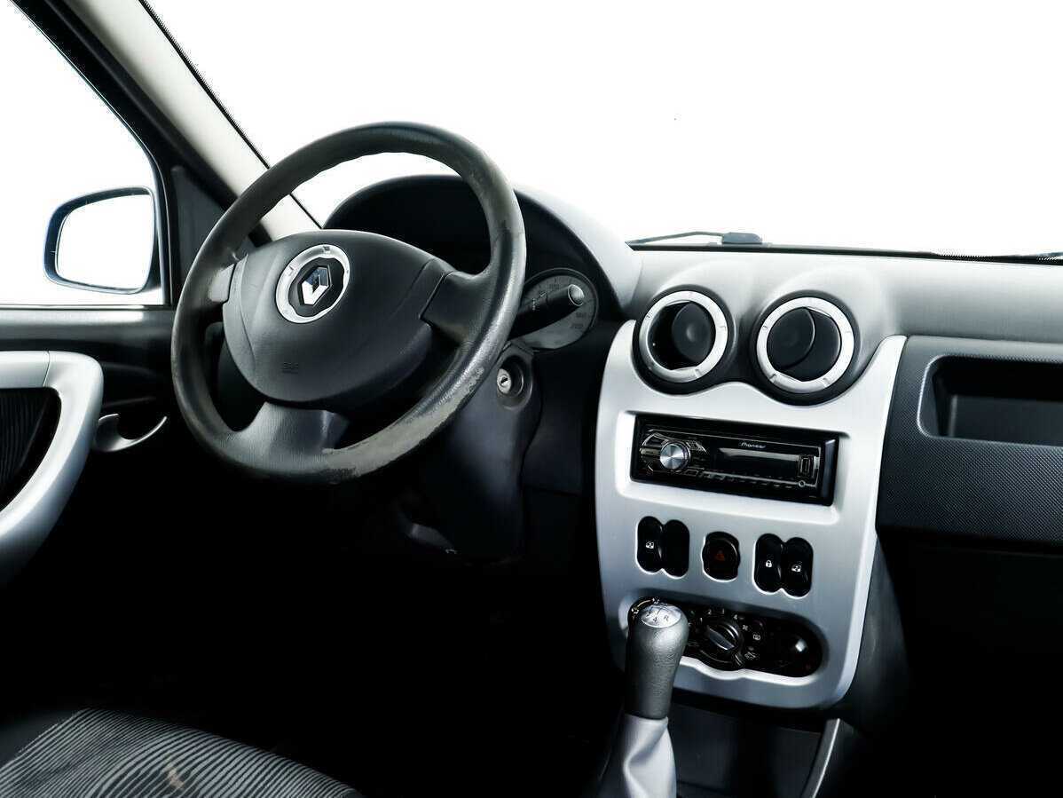 Renault Logan с пробегом — 2012 год. Фото: #8