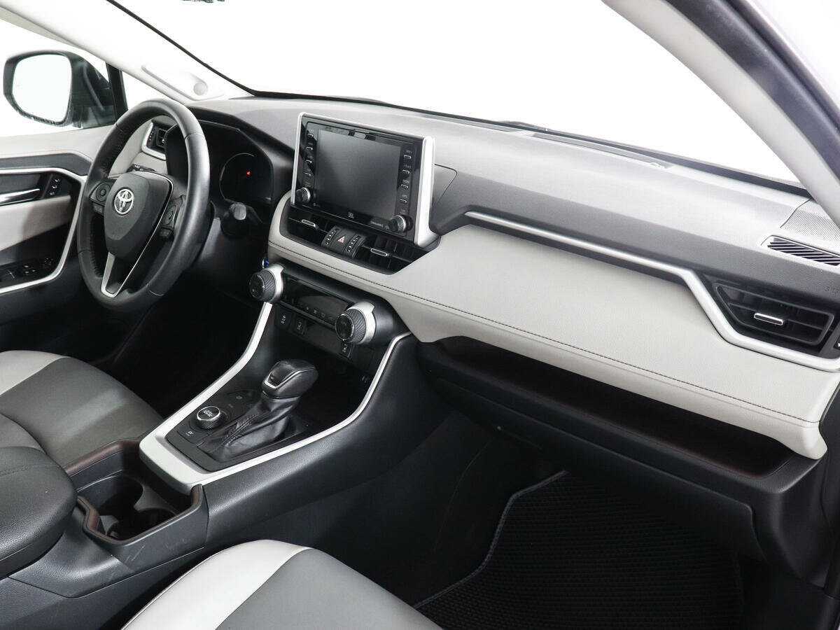 Toyota RAV4 с пробегом — 2019 год. Фото: #9