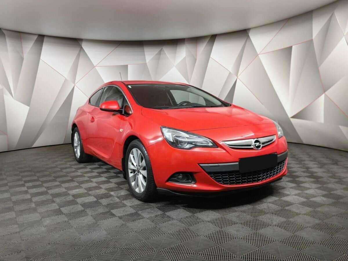 Opel Astra с пробегом — 2012 год. Фото: #2