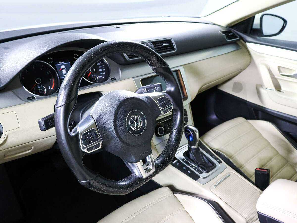 Volkswagen Passat CC с пробегом — 2011 год. Фото: #11