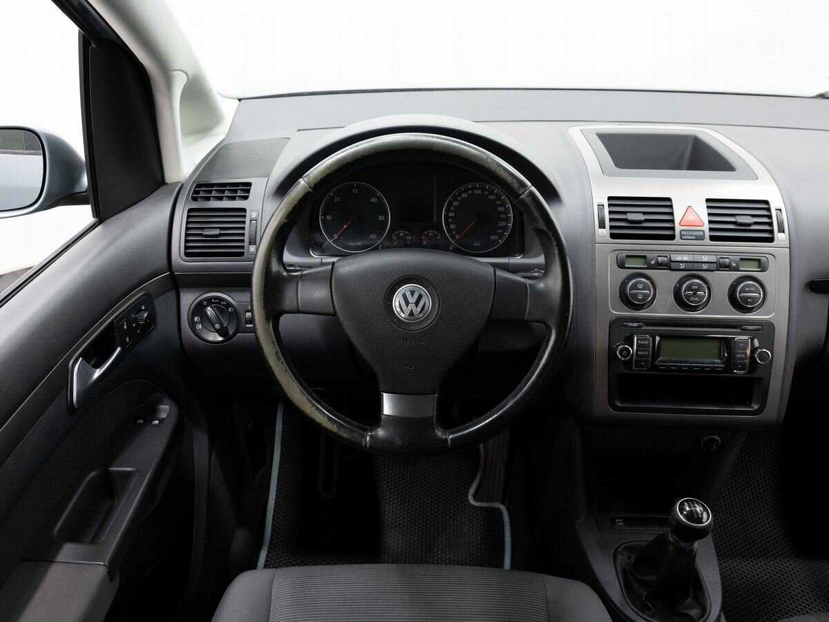 Volkswagen Touran с пробегом — 2008 год. Фото: #13