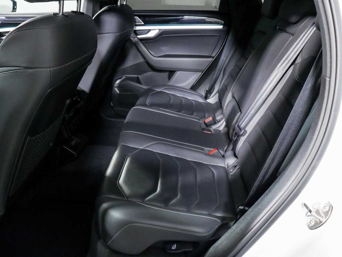 Volkswagen Touareg с пробегом — 2019 год. Фото: #6