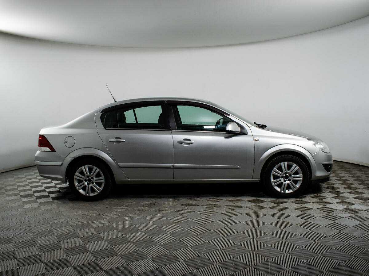 Opel Astra с пробегом — 2010 год. Фото: #3