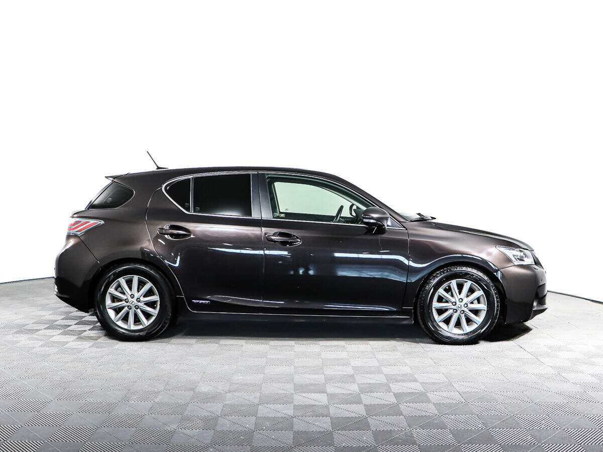 Lexus CT с пробегом — 2011 год. Фото: #2