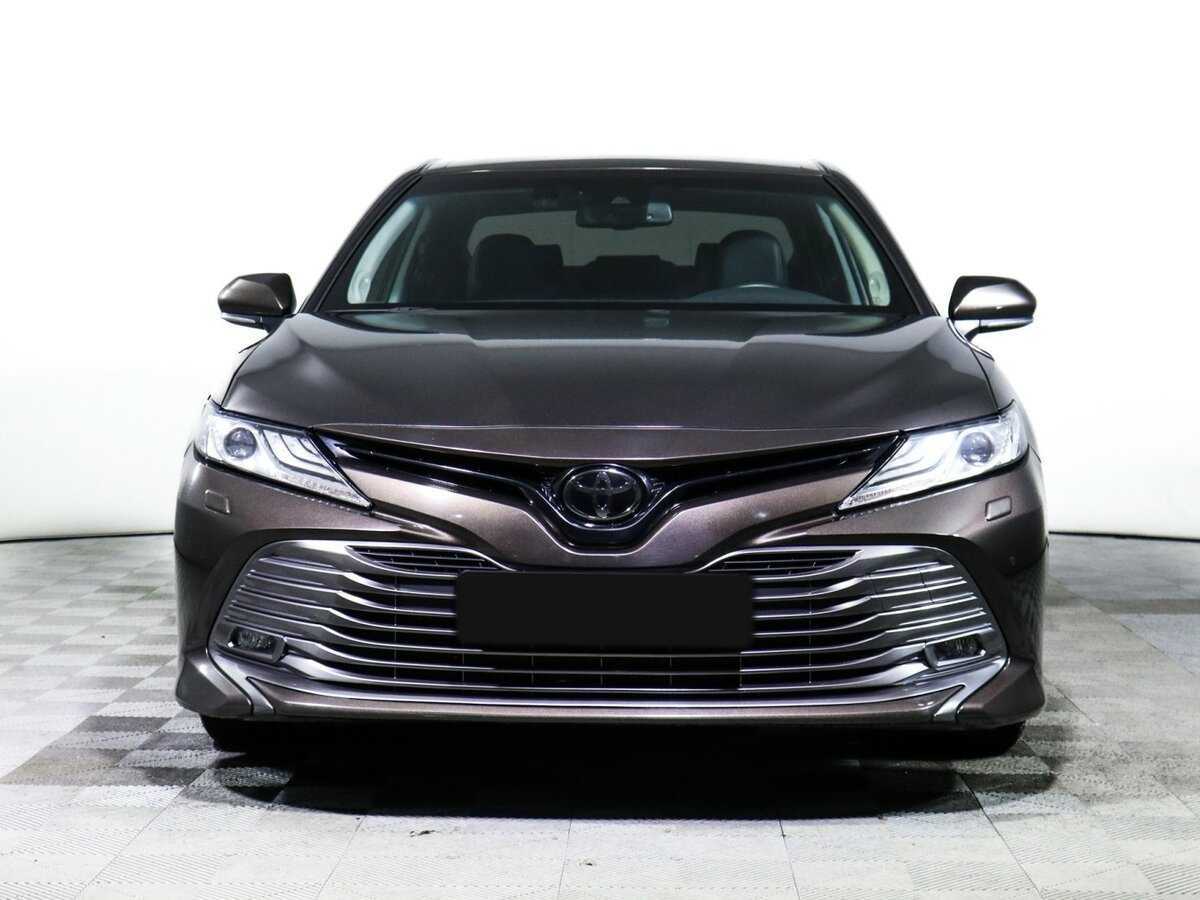 Toyota Camry с пробегом — 2018 год. Фото: #1