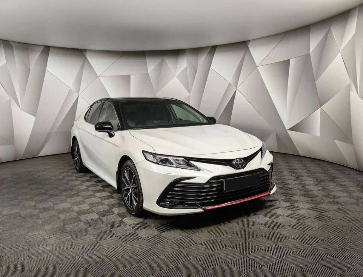 Toyota Camry с пробегом — 2021 год. Фото: #2