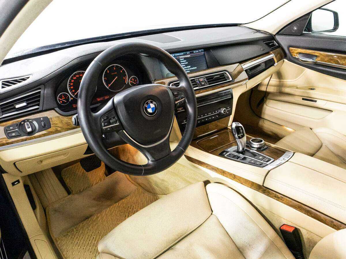 BMW 7 серии с пробегом — 2011 год. Фото: #10