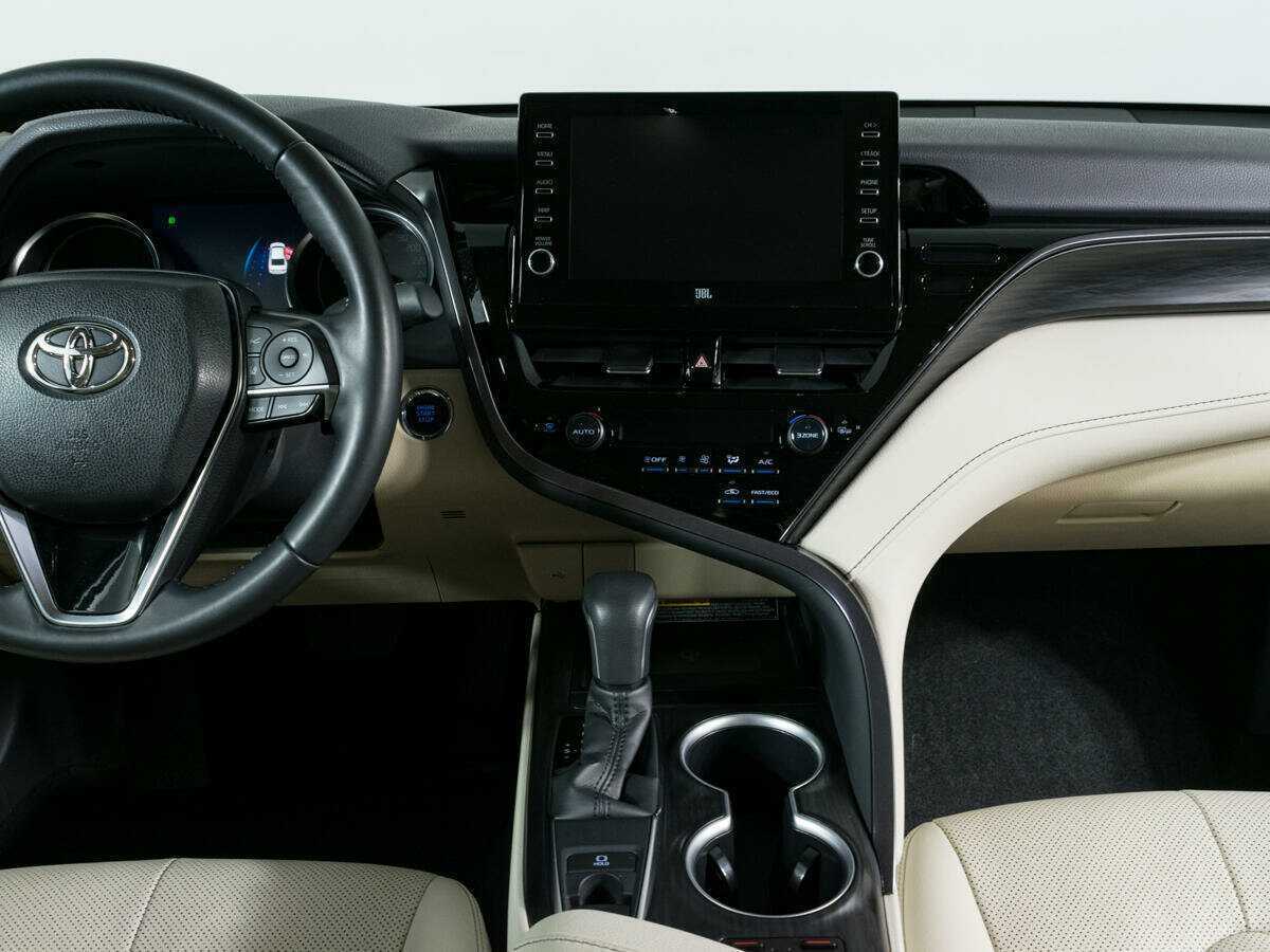 Toyota Camry с пробегом — 2021 год. Фото: #6