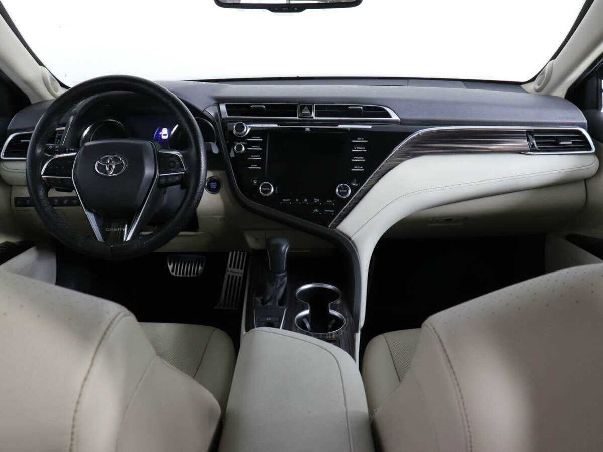 Toyota Camry с пробегом — 2019 год. Фото: #10