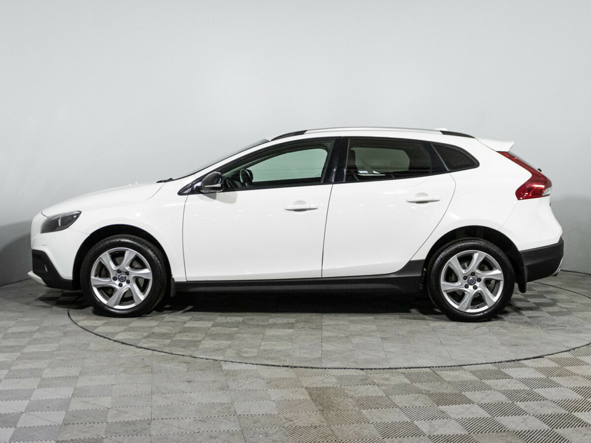 Volvo V40 Cross Country с пробегом — 2015 год. Фото: #7