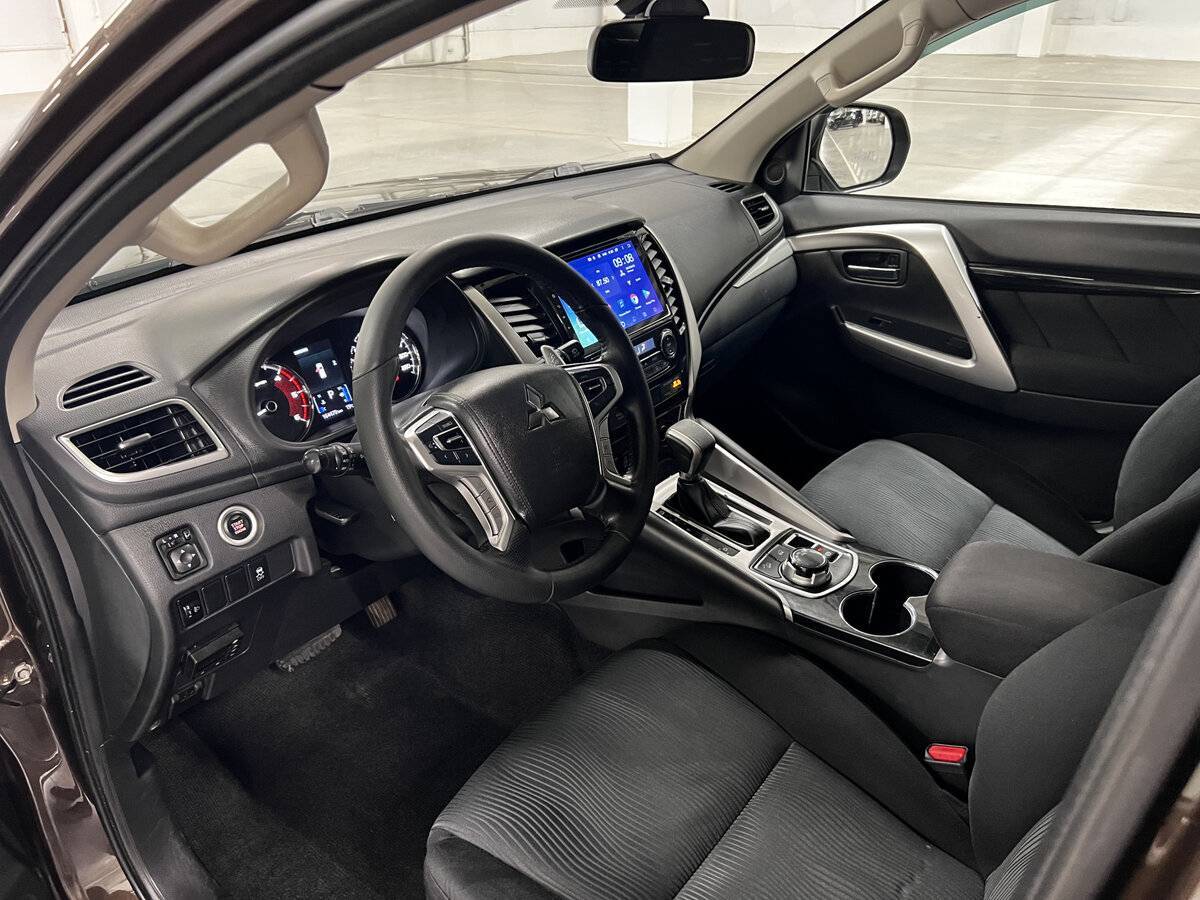 Mitsubishi Pajero Sport с пробегом — 2018 год. Фото: #14
