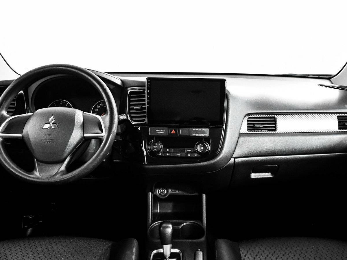 Mitsubishi Outlander с пробегом — 2015 год. Фото: #10