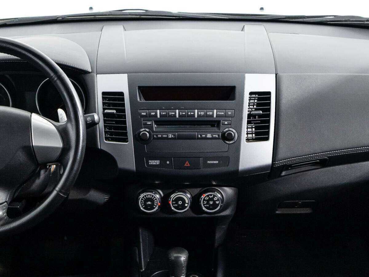 Mitsubishi Outlander с пробегом — 2010 год. Фото: #13