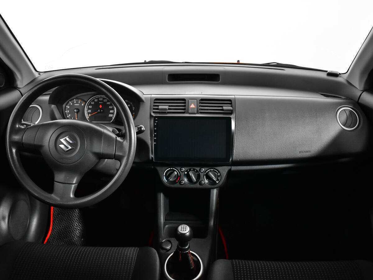 Suzuki Swift с пробегом — 2006 год. Фото: #11