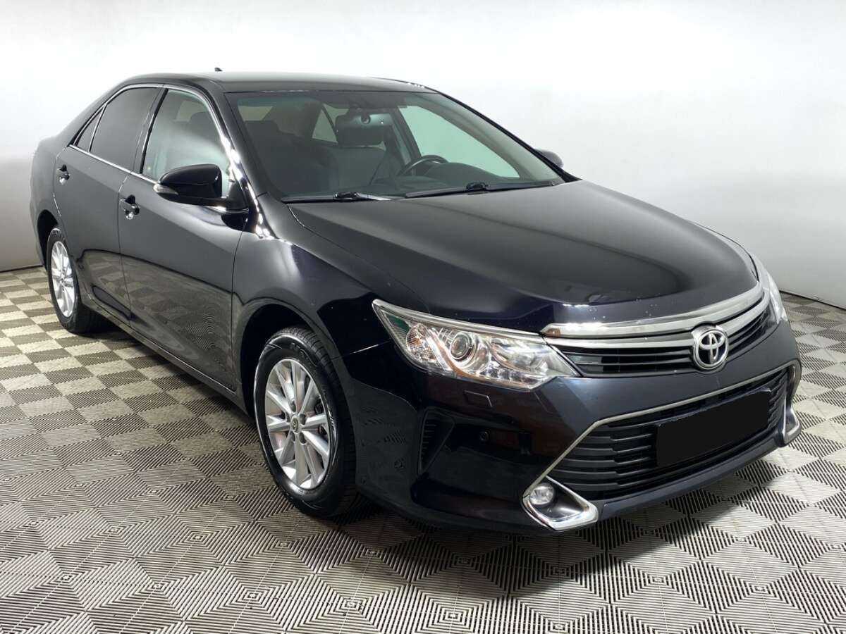 Toyota Camry с пробегом — 2017 год. Фото: #1