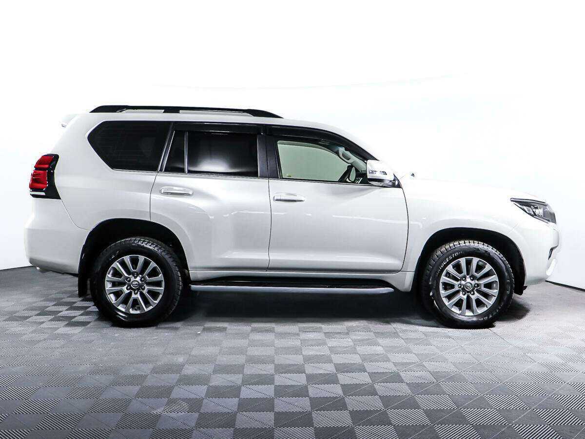 Toyota Land Cruiser Prado с пробегом — 2017 год. Фото: #3